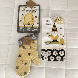 Kay Dee Designs Queen Bee collection Oven mitts, Potholder and Tea Towel